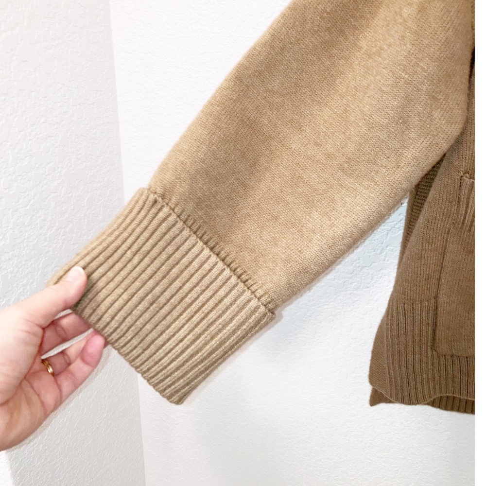 ALL : ROW Chunky Knit V-Neck side Vent Sweater Tan / Camel SZ: Large - Picture 7 of 13